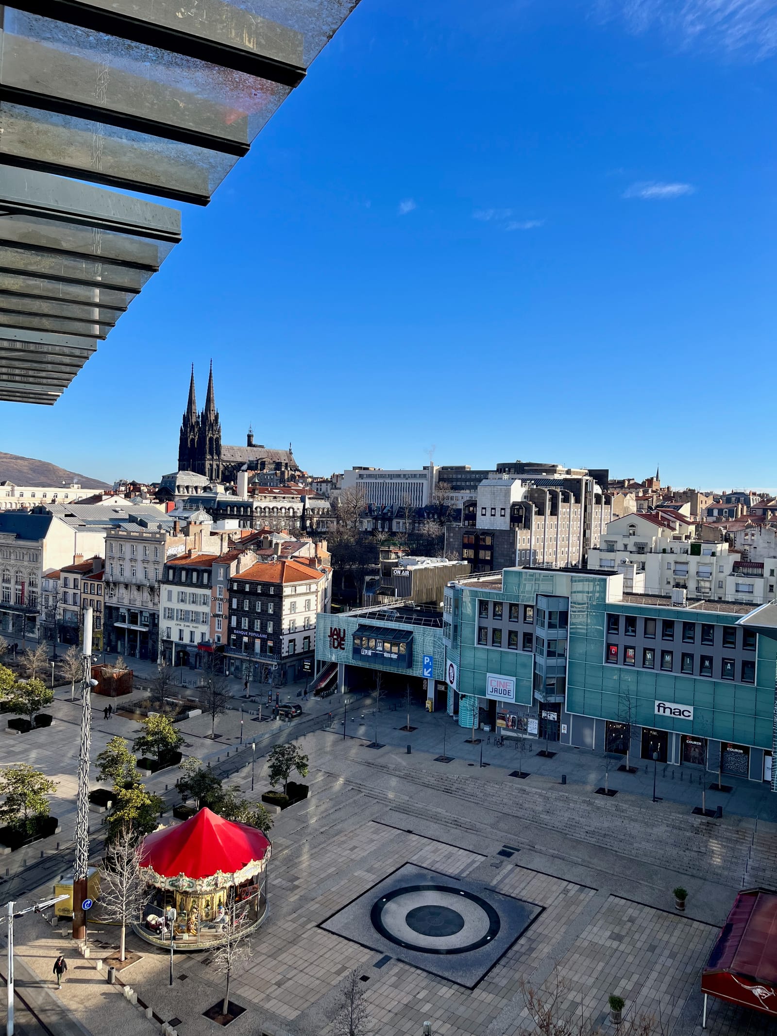 Vue de Clermont Ferrand - Place de Jaude et cathédrale